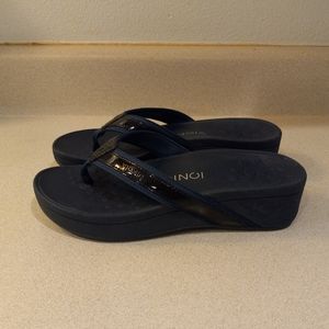 NWOB Vionic Platform Sandals